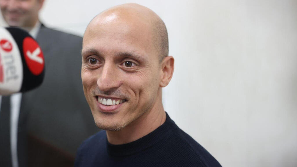 ראש עיריית עכו לשעבר, עמיחי בן שלוש (צילום: מוטי קמחי) ראש העיר עכו בן שלוש בבית המשפט