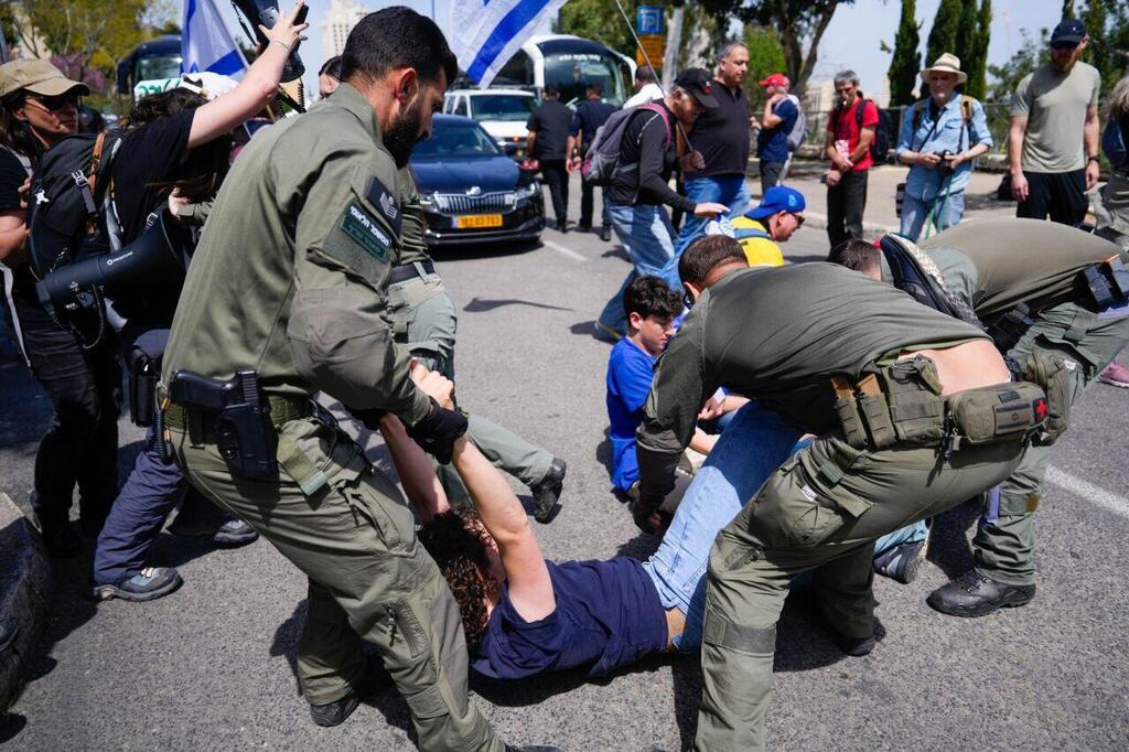 עימותים ו עצורים מחוץ ל כנסת 1 (צילום: שלו שלום) עימותים ו עצורים מחוץ ל כנסת 1