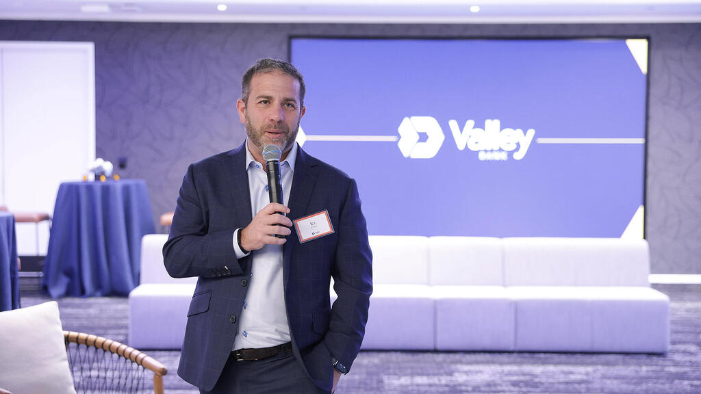 כנס ניו יורק - איירה רובינס מנכ"ל Valley National Bank