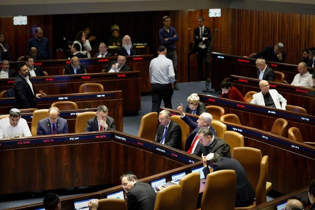 ראש הממשלה בנימין נתניהו ישראל כ"ץ גדעון סער יריב לוין שלמה קרעי ניר ברקת הצבעות הצבעה חוק יסוד השפיטה מליאה מליאת חברי כנסת