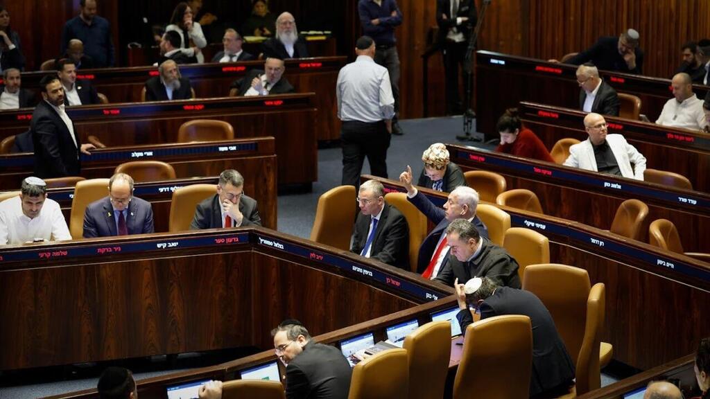 ראש הממשלה בנימין נתניהו ישראל כ"ץ גדעון סער יריב לוין שלמה קרעי ניר ברקת הצבעות הצבעה חוק יסוד השפיטה מליאה מליאת חברי כנסת