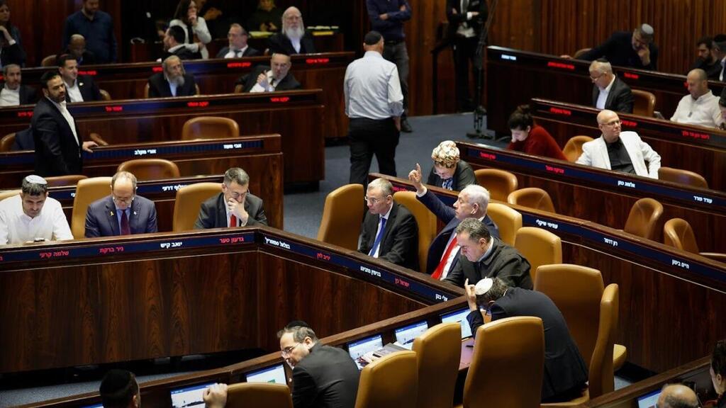 ראש הממשלה בנימין נתניהו ישראל כ"ץ גדעון סער יריב לוין שלמה קרעי ניר ברקת הצבעות הצבעה חוק יסוד השפיטה מליאה מליאת חברי כנסת