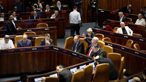 בעיצומו של גל ההתייקרויות: השרים ידונו בהצעת חוק שתביא להעלאת שכרם
