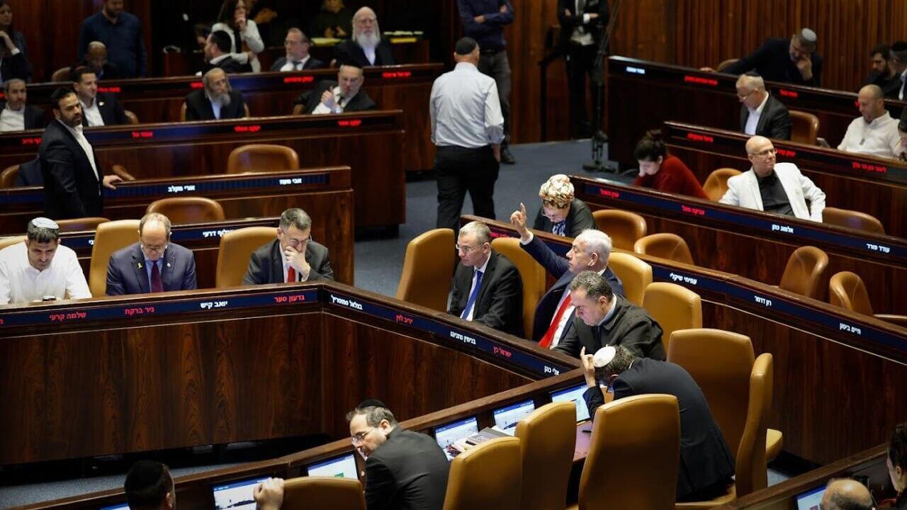 ראש הממשלה בנימין נתניהו ישראל כ"ץ גדעון סער יריב לוין שלמה קרעי ניר ברקת הצבעות הצבעה חוק יסוד השפיטה מליאה מליאת חברי כנסת