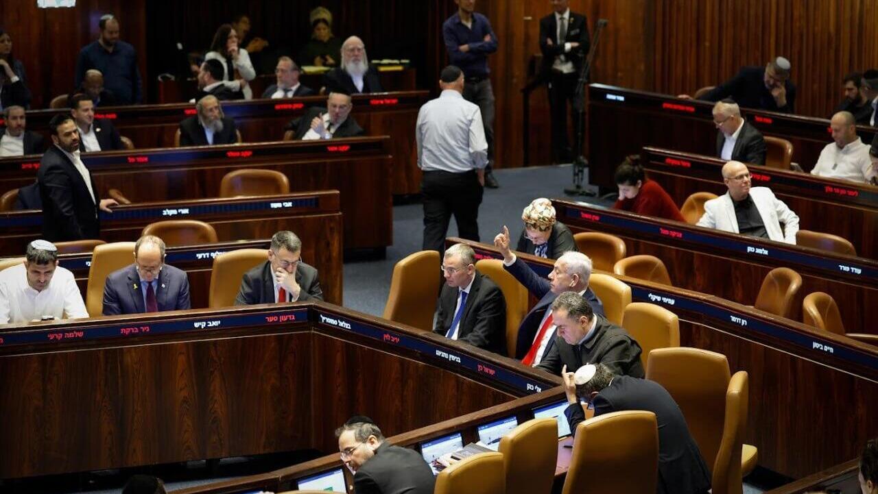 ראש הממשלה בנימין נתניהו ישראל כ"ץ גדעון סער יריב לוין שלמה קרעי ניר ברקת הצבעות הצבעה חוק יסוד השפיטה מליאה מליאת חברי כנסת