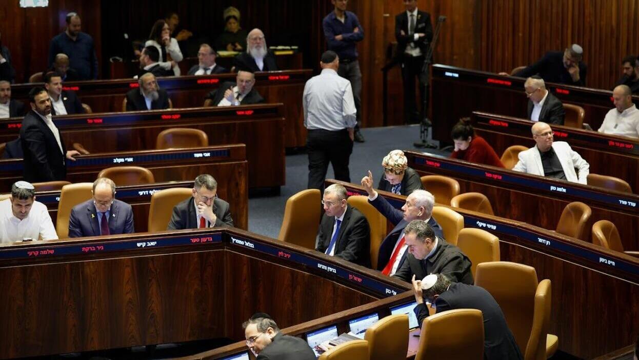 ראש הממשלה בנימין נתניהו ישראל כ"ץ גדעון סער יריב לוין שלמה קרעי ניר ברקת הצבעות הצבעה חוק יסוד השפיטה מליאה מליאת חברי כנסת