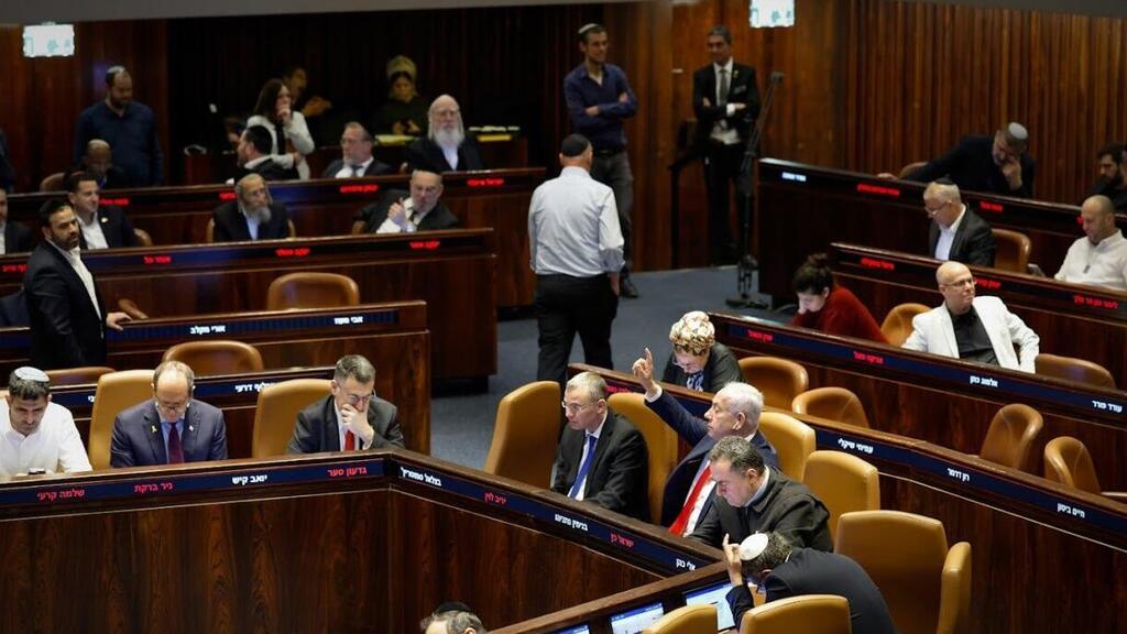 ראש הממשלה בנימין נתניהו ישראל כ"ץ גדעון סער יריב לוין שלמה קרעי ניר ברקת הצבעות הצבעה חוק יסוד השפיטה מליאה מליאת חברי כנסת