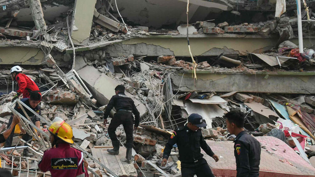 הריסות לאחר רעידת אדמה (צילום: Sai Aung MAIN / AFP, Kyodo/via REUTErs) רעידת אדמה רעש אדמה הרס 2 ב מיאנמר 29.3.25