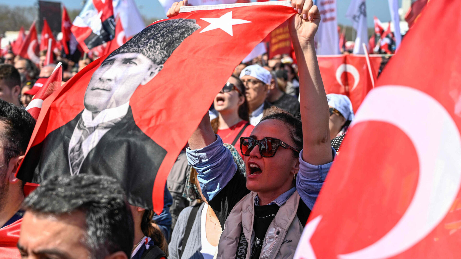 הפגנות 2 ב איסטנבול טורקיה נגד מעצר אכרם אימאמאולו 29.3.25