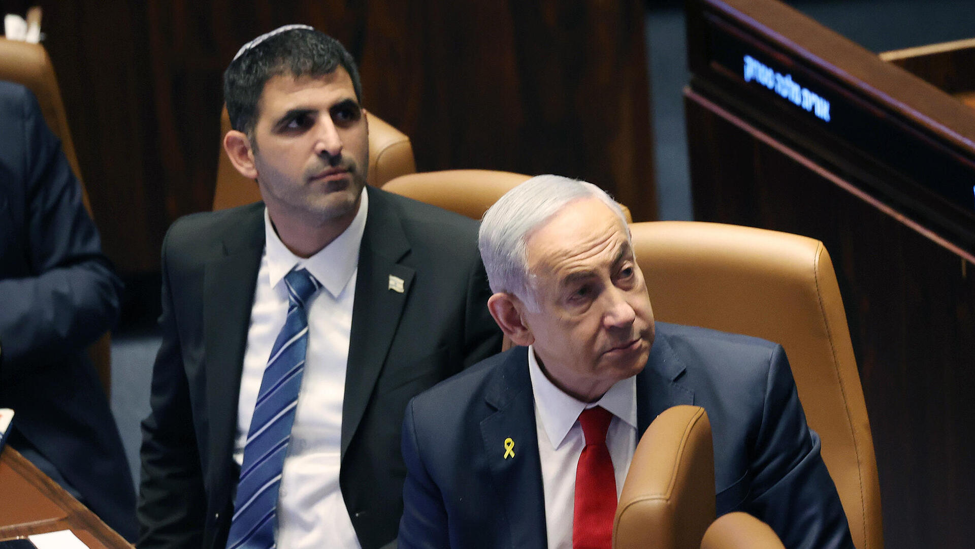 מימין בנימין נתניהו ראש הממשלה שלמה קרעי שר התקשורת