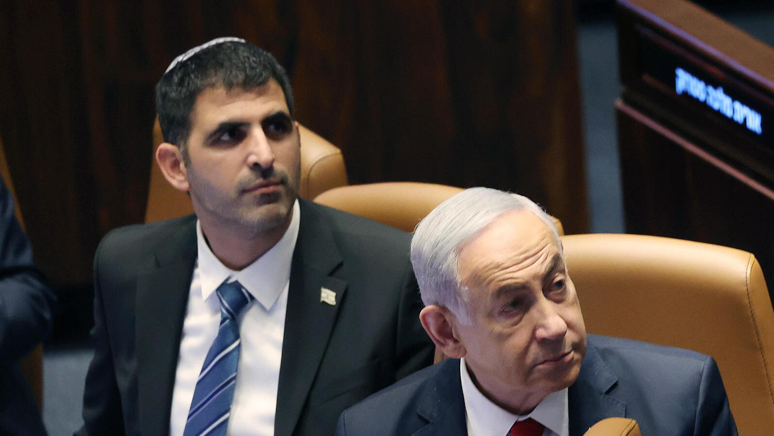 מימין בנימין נתניהו ראש הממשלה שלמה קרעי שר התקשורת