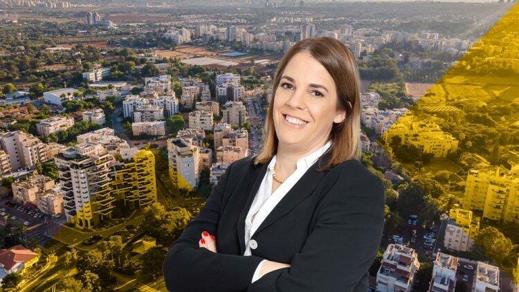 עו"ד מאיה אשכנזי על רקע הוד השרון