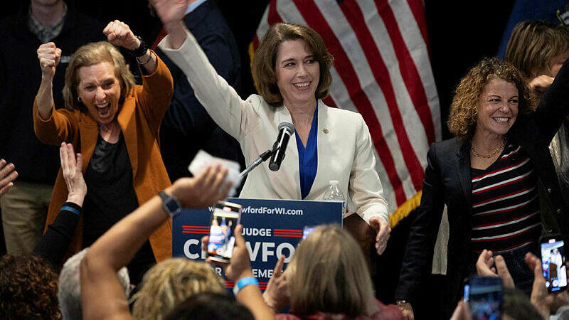 השופטת סוזן קרופורד ניצחה בבחירות לבית המשפט העליון ב ויסקונסין ארה"ב