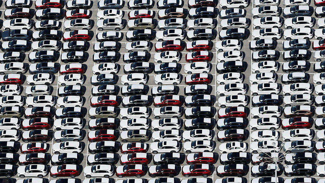 מכוניות מיובאות ל ארה"ב ב נמל לוס אנג'לס מכסים מלחמת סחר מכס