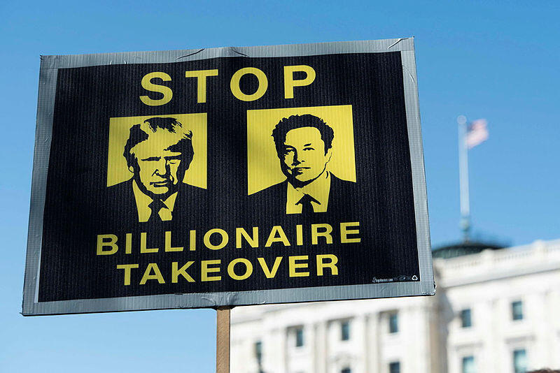 מינסוטה (צילום: Tim Evans / AFP) הפגנה במינסוטה ארה"ב נגד דונלד טראמפ ו אלון מאסק 5.4.25