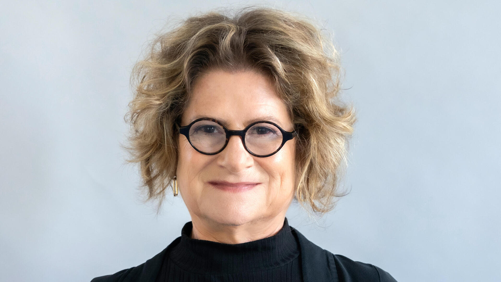 דינה אלדור מנכ"לית להקת בת שבע פורשת