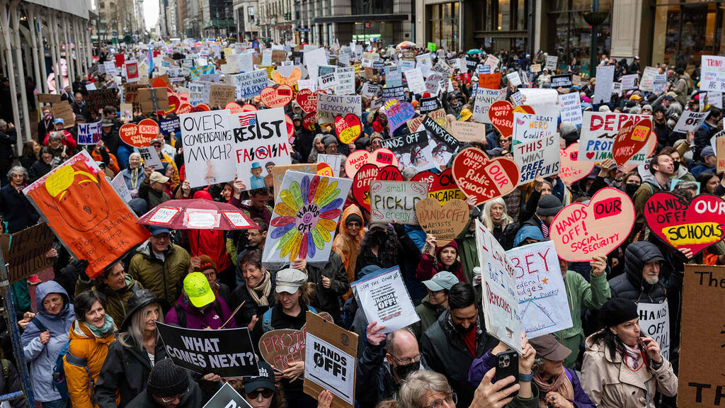 הפגנות נגד ממשל טראמפ ברחבי ארה"ב שלשום