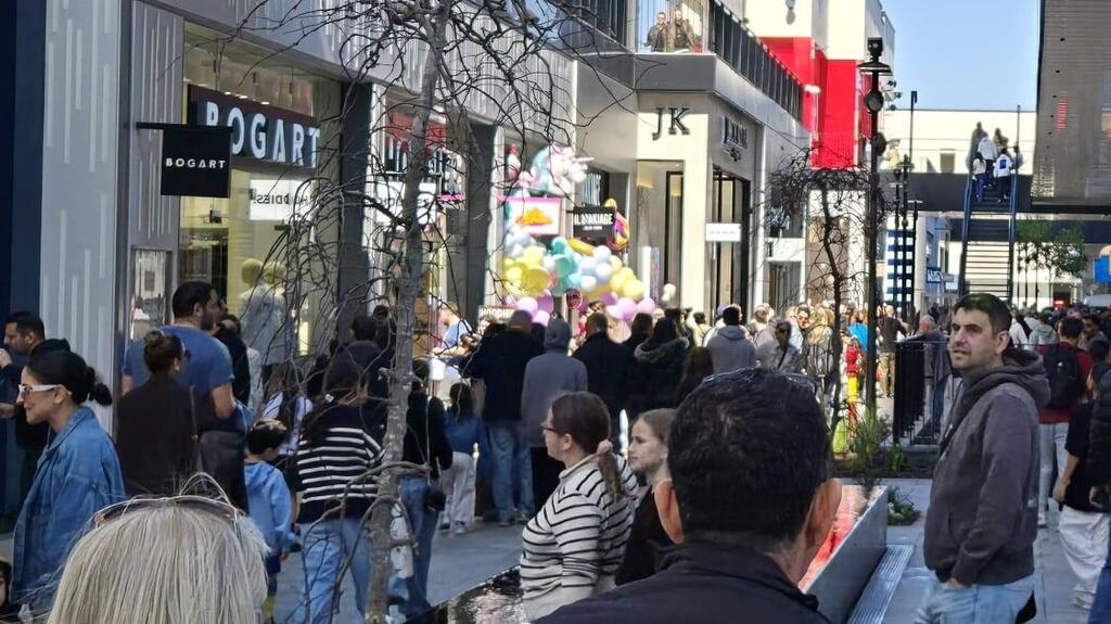 ביג פאשן גלילות בחודש הראשון לאחר פתיחתו (צילום: אסף רביבו) ביג פאשן גלילות בחודש הראשון מאז הפתיחה מרכז קניות פאוור סנטר