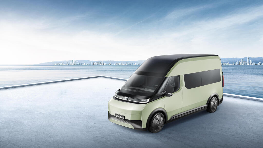 מסחרית חשמלית עם טווח נסיעה שובר שוויון (Farizon Super Van (Geely)) מסחרית חשמלית עם טווח נסיעה שובר שוויון