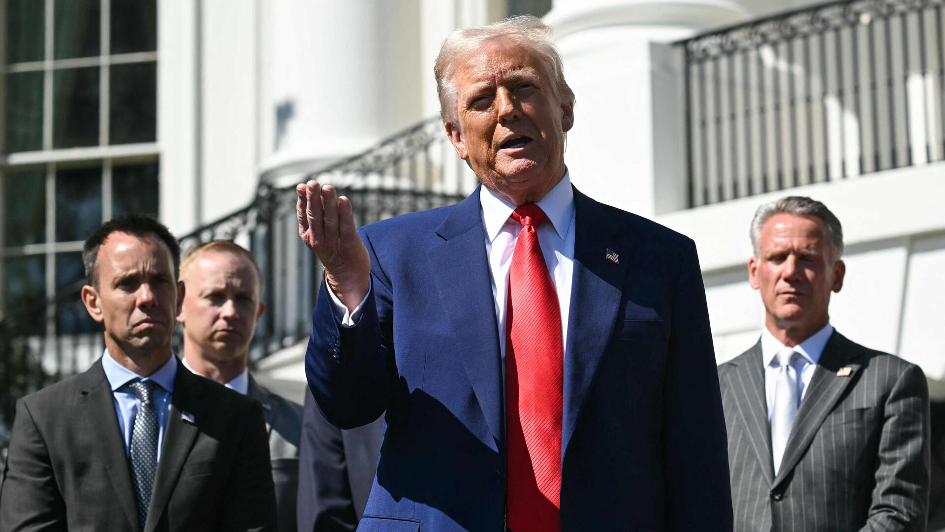 דונלד טראמפ נשיא ארה"ב הצהרה לתקשורת אחרי הקפאת ה מכסים 9.4.25