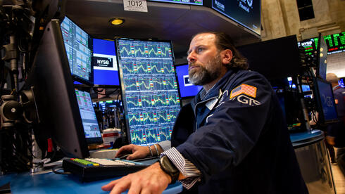 צילום: Michael Nagle/Bloomberg המשקיעים עדיין מקווים להפסקת אש: וול סטריט ננעלה בעליות, הנפט איבד גובה