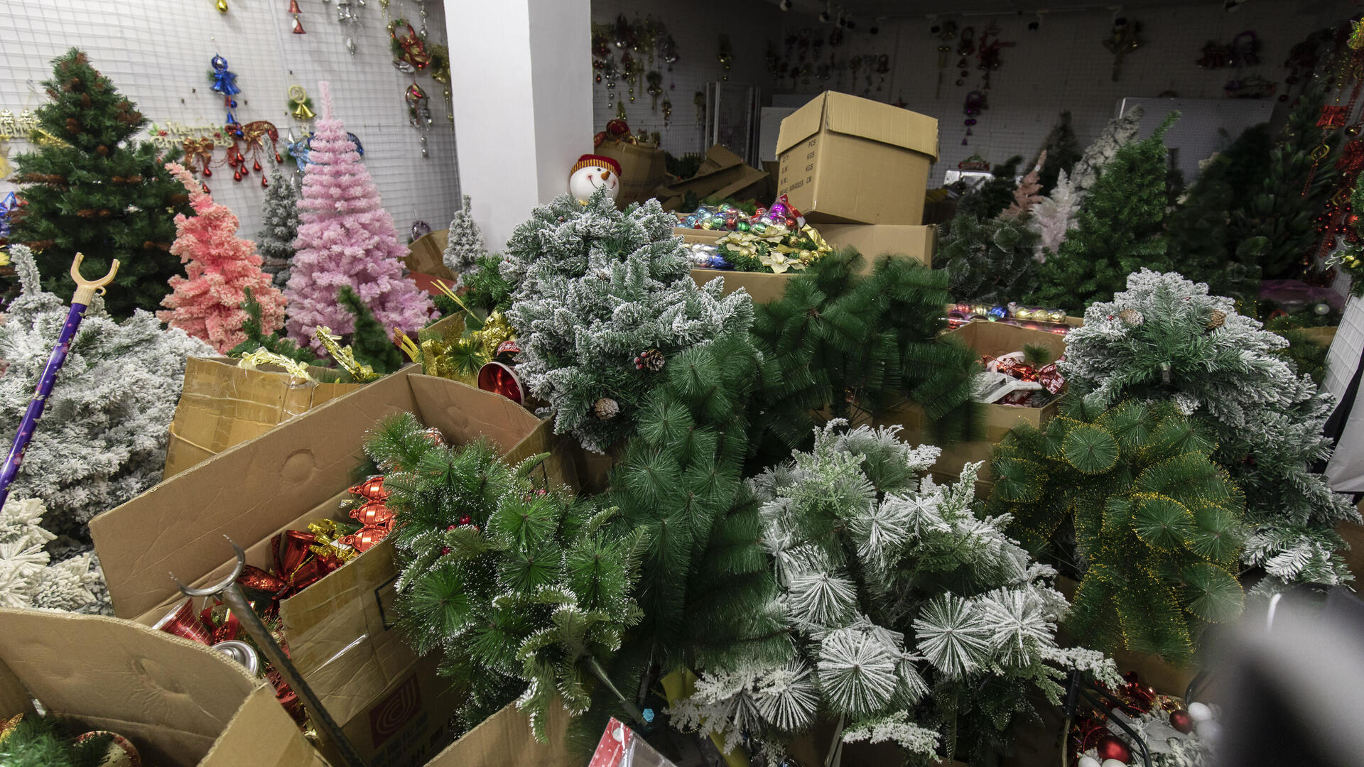 מפעל ב סין לייצור קישוטים ל כריסמס חג המולד 2