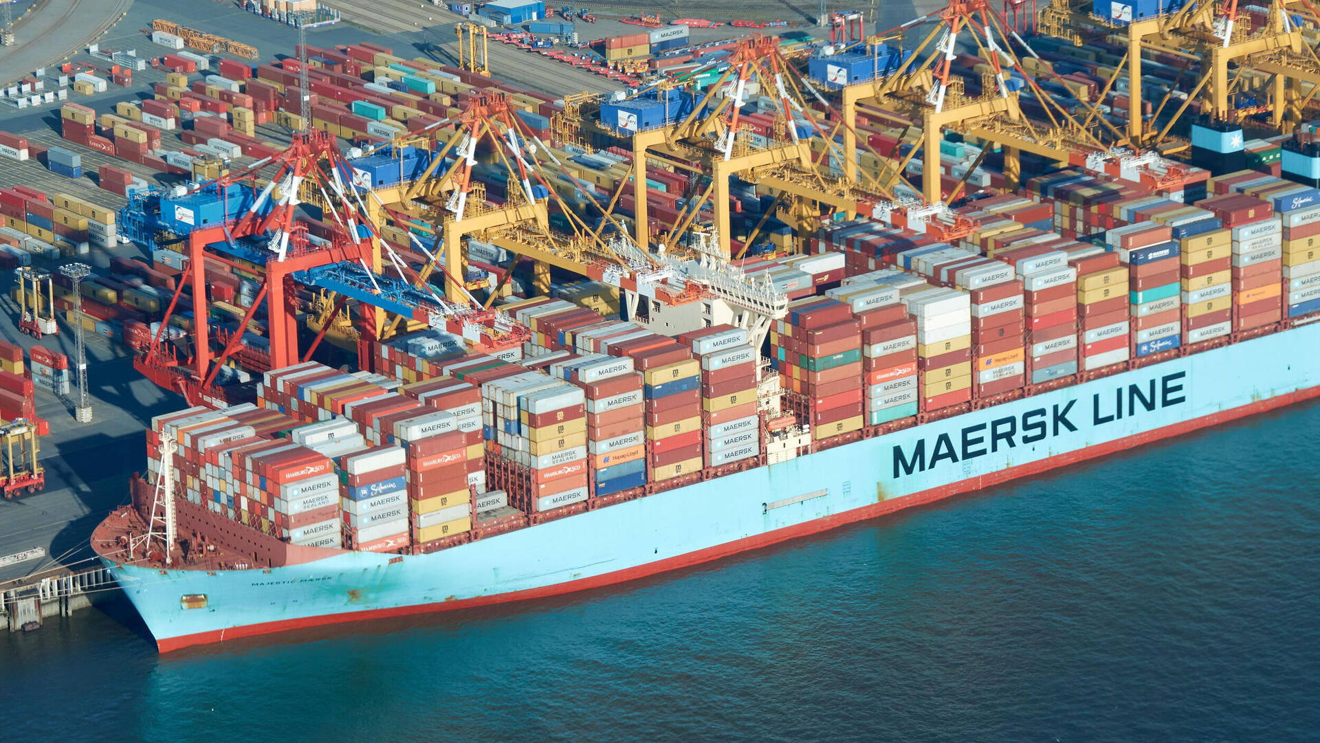 מכולות נמל ב גרמניה מכסים מכס מלחמת סחר מסחר מארסק