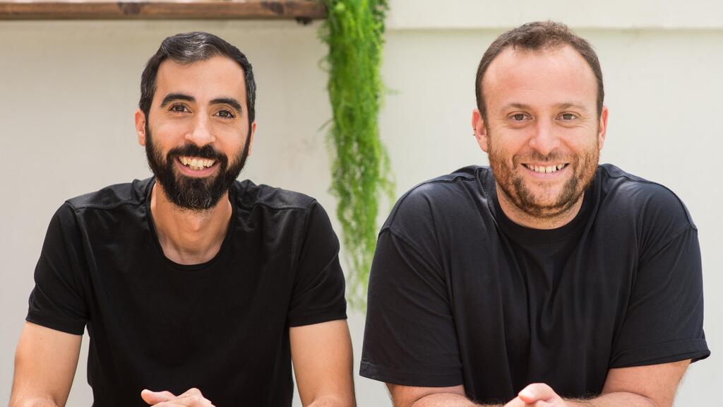 מייסדי groundcover. שחר אזולאי המנכ"ל ויחזקאל רבינוביץ' ה-CTO (צילום: יוסי ירום) מייסדי groundcover. שחר אזולאי המנכ"ל ויחזקאל רבינוביץ' ה-CTO
