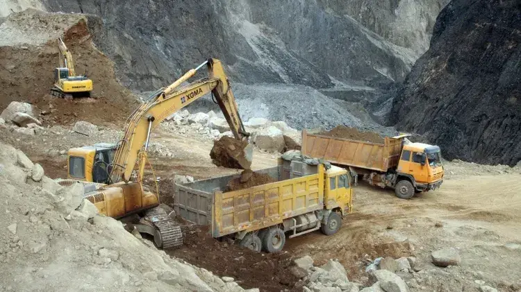 מכרה מינרלים נדירים סין