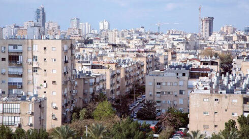 143 תובעים נגד אזורים על איחור במסירה בבת ים: "מתרצת שזה בגלל המלחמה"