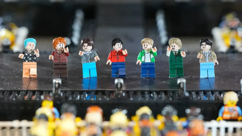 דמויות של לגו להקת בנים קוריאנית K-pop