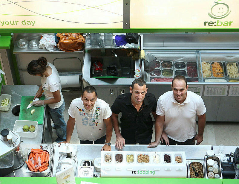 מייסדי רשת המשקאות ריבאר REBAR מימין - אלדן ניסמבאום תומר הרפז איתמר חפץ