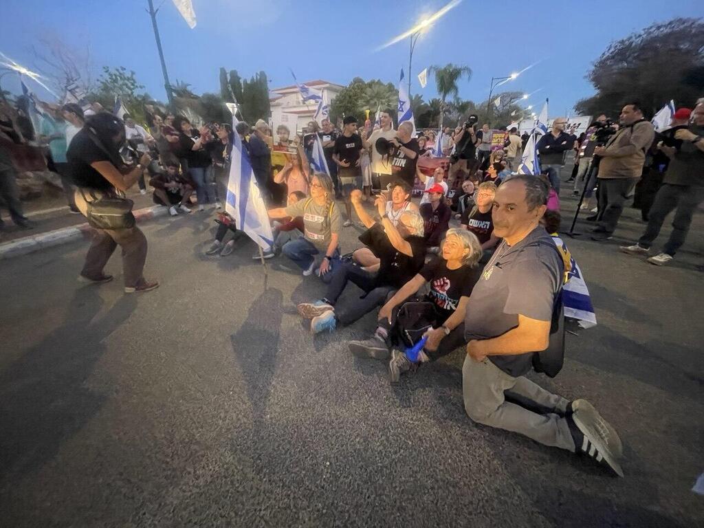 מחאה מושב מזור מול מימונה משפחת ירדני בנימין נתניהו ראש הממשלה 