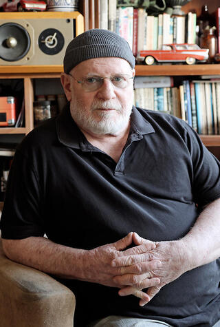 יעקב גלעד פזמונאי ומפיק מוזיקלי פנאי
