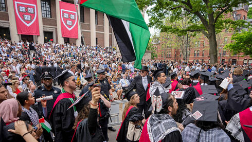 הסלמה בסכסוך בין הממשל והרווארד: טראמפ הודיע שידרוש פיצויים של מיליארד דולר