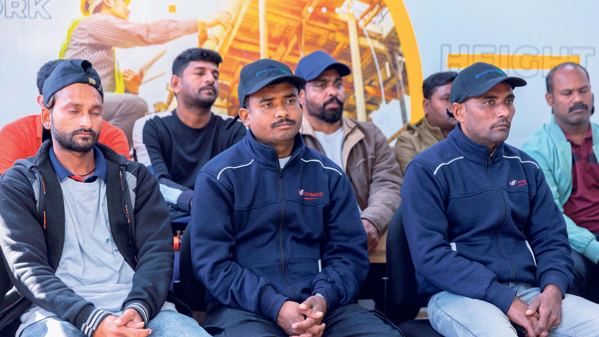 עובדים זרים בהכשרה לעבודה בבניין