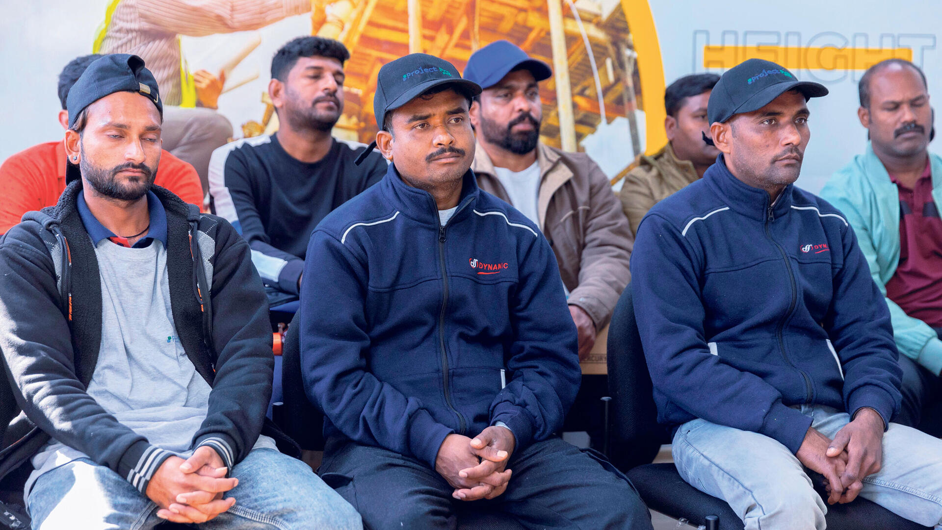 עובדים זרים בהכשרה לעבודה בבניין