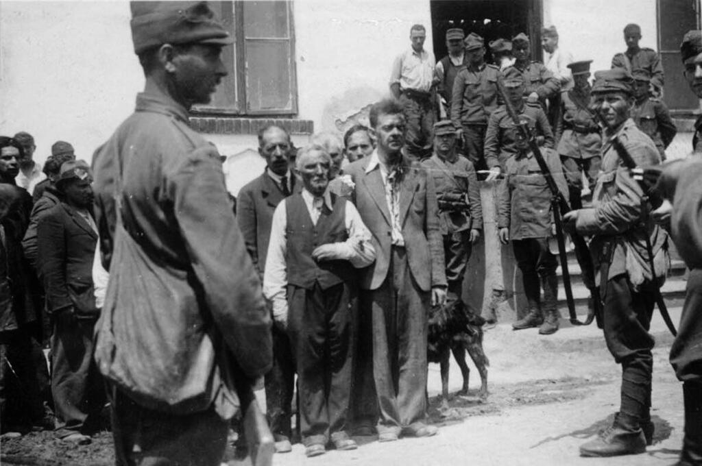 ריכוז יהודים בעת טבח יאשי, 1941. “טבח מזעזע, שהושתק". צילום: יד ושם (צילום: ארכיון יד ושם) פנאי ריכוז יהודים בעת טבח יאשי