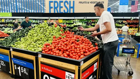 תחת ממשל טראמפ: כלכלת ארה"ב התכווצה ברבעון הראשון ב-0.3%, גרוע מהתחזיות