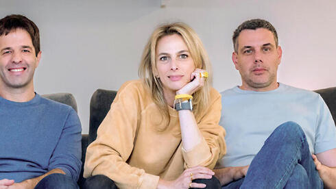 Michal Beinisch (center). 