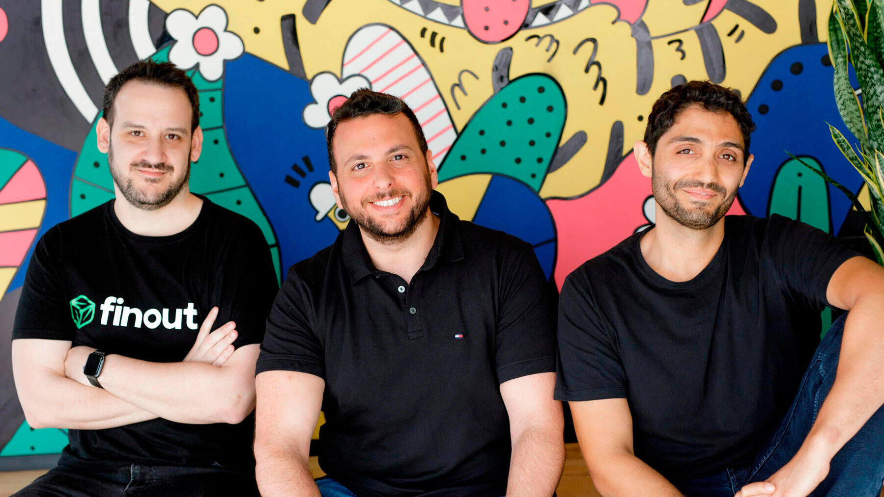 מוסף עצמאות 30.4.25 מייסדי Finout מימין  רועי רבהון  יזהר גלבוע ו אסף ליואנו