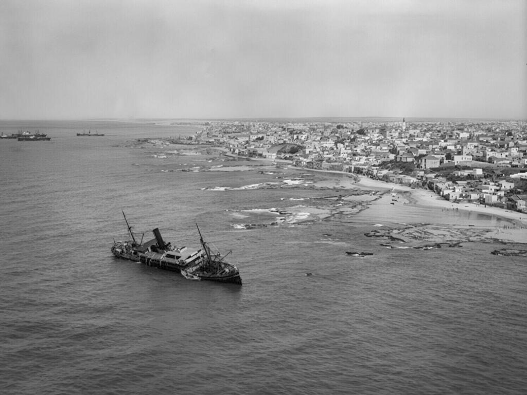  האונייה תקועה מול יפו ב־1934, וכיום מתחת למים. סיפור הצלה שנגמר בעיטור מהמושל הבריטי