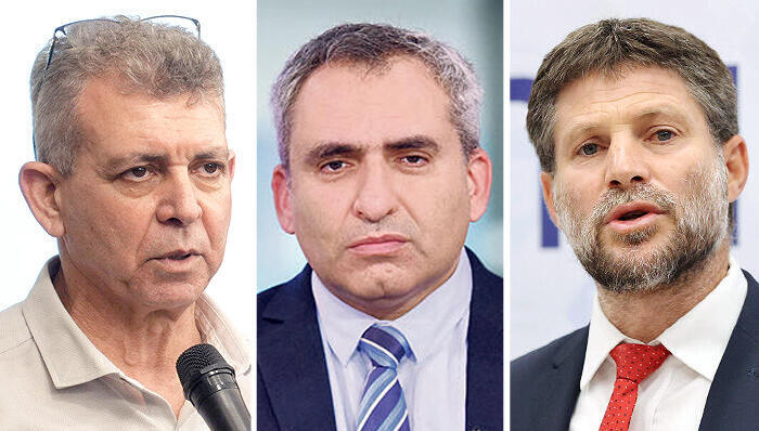 מימין שר האוצר בצלאל סמוטריץ' שר המינהלות זאב אלקין וראש מינהלת תקומה הקודם משה אדרי
