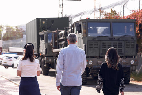 Three of the develops of the Barak MX. Three of the develops of the Barak MX.