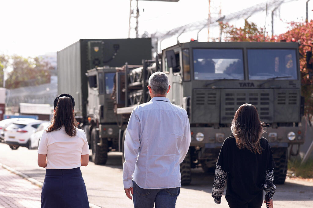 עובדים מצטיינים ב תעשייה אווירית במחלקות הפיתוח של טיל ברק MX