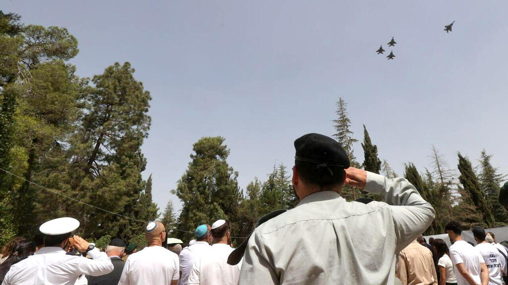 צפירה צפירות יום הזיכרון חללים חללי מערכות ישראל נפגעי פעולות איבה בית עלמין הר הרצל טקס ממלכתי מטוסים מטוסי קרב חיל האוויר