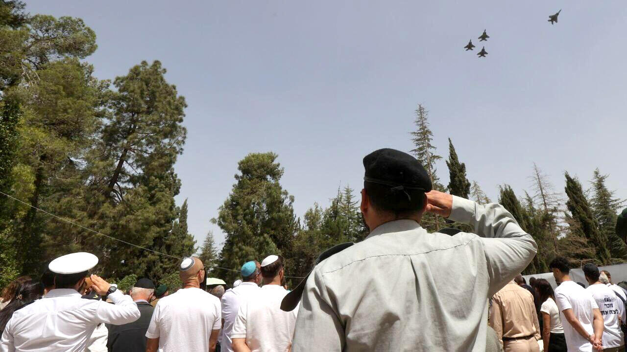 צפירה צפירות יום הזיכרון חללים חללי מערכות ישראל נפגעי פעולות איבה בית עלמין הר הרצל טקס ממלכתי מטוסים מטוסי קרב חיל האוויר