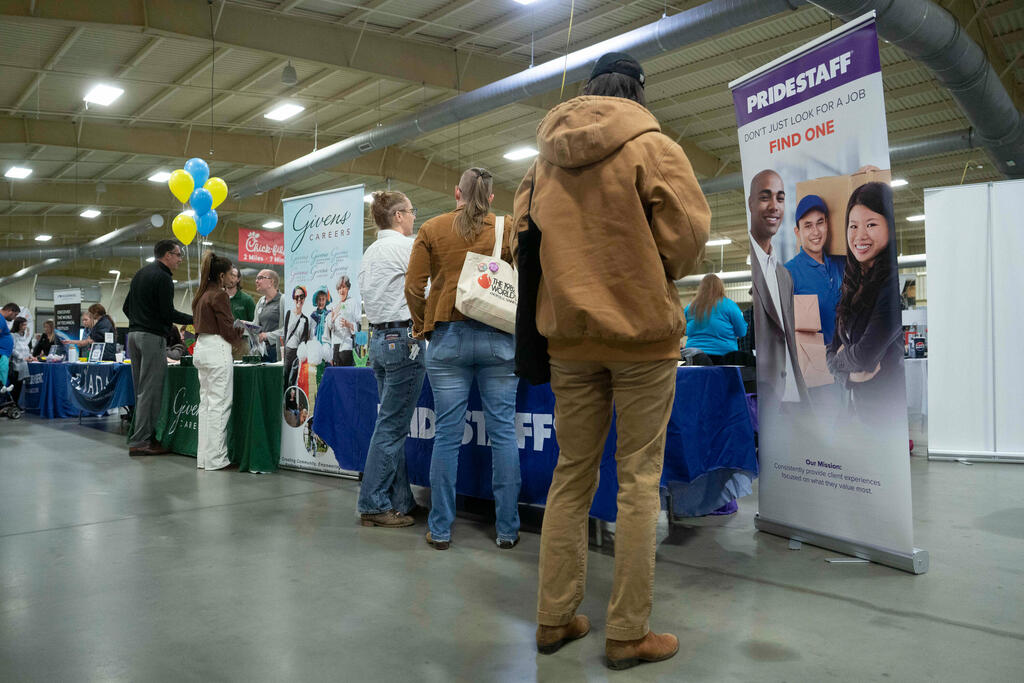 יריד תעסוקה בצפון קרוליינה ארה"ב אבטלה משרות דרושים אפריל 2025