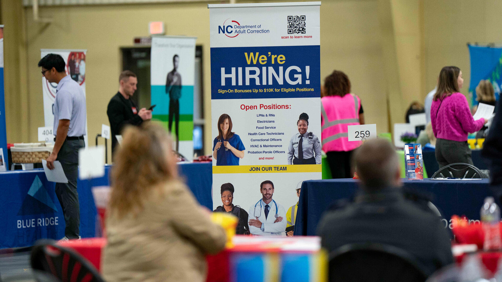 יריד תעסוקה בצפון קרוליינה ארה"ב 2 אבטלה משרות דרושים אפריל 2025