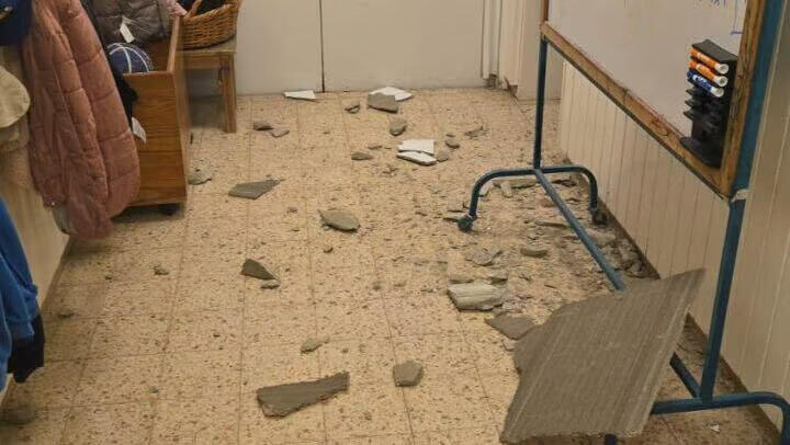 שברים כתוצאה מיירוט טיל ב גן ילדים